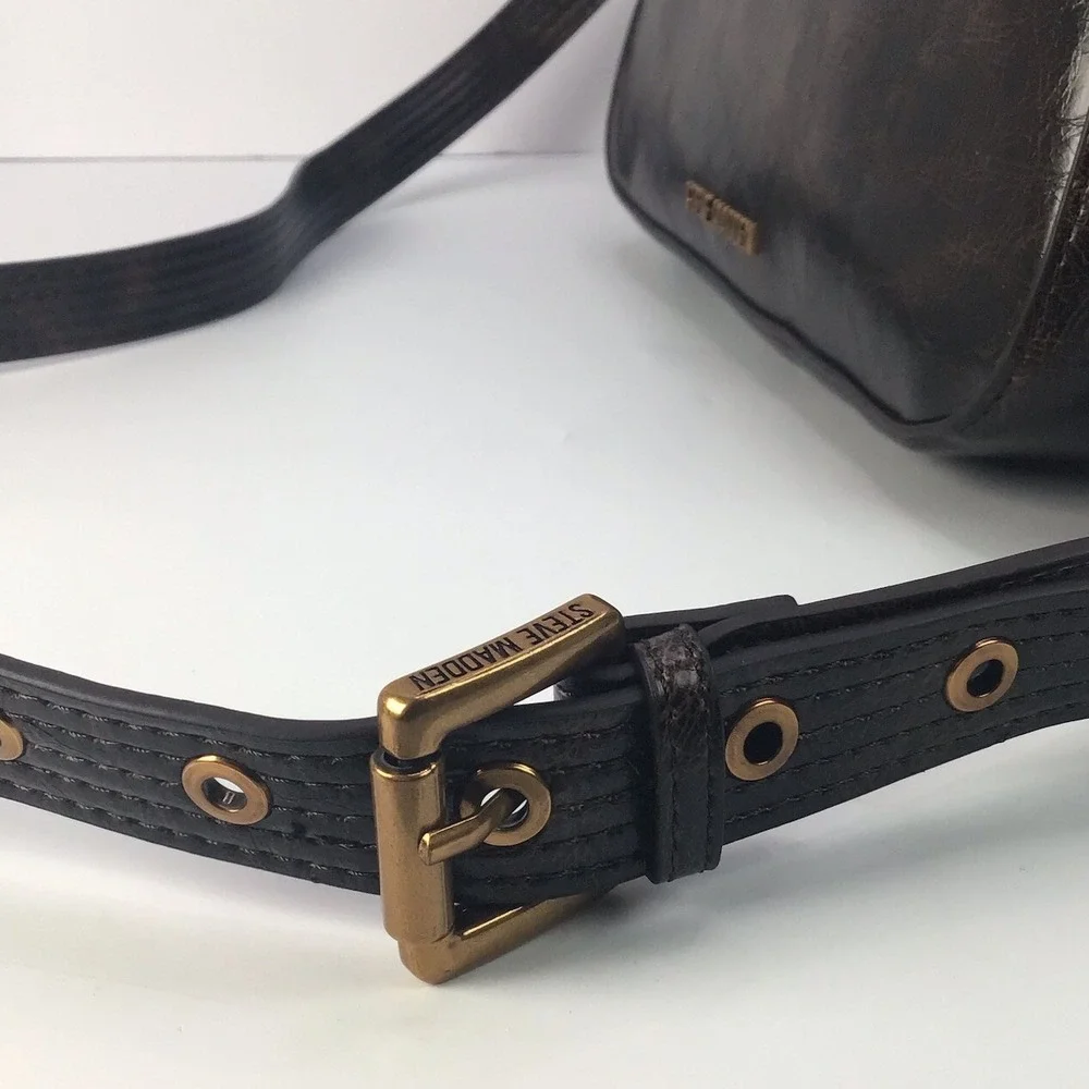 STEVE MADDEN BRubben2 brown distressed crossbody bag